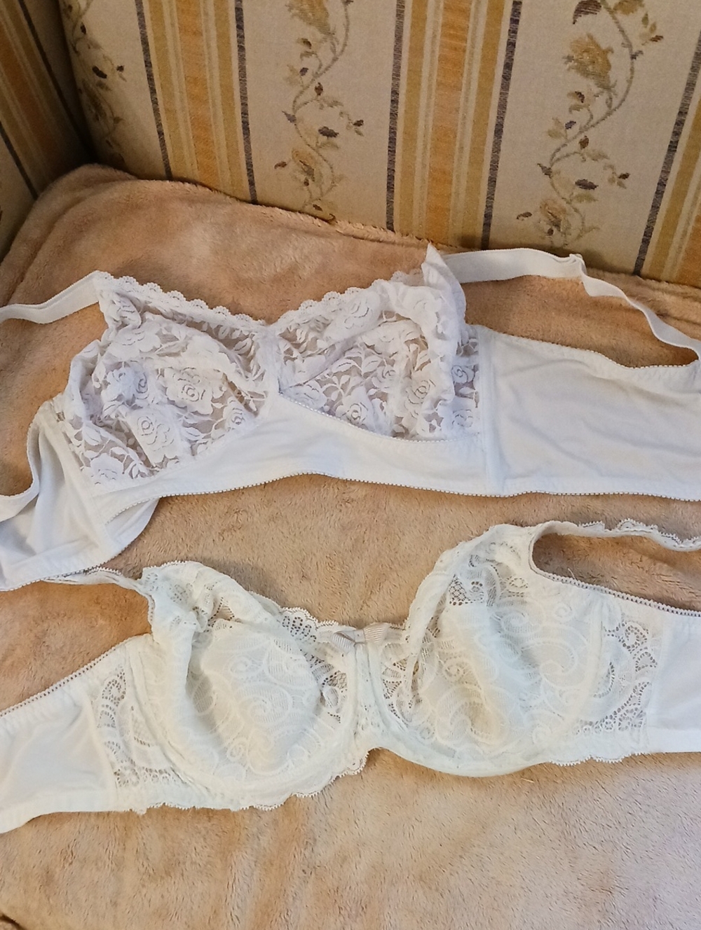 Playtex White Lace Underwire Bras Duo